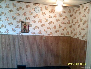 Kitchen eating area