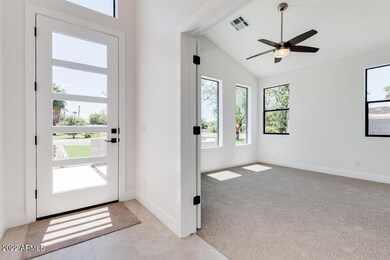 8149 N 10th Place, Phoenix, AZ 85020 - photo 4