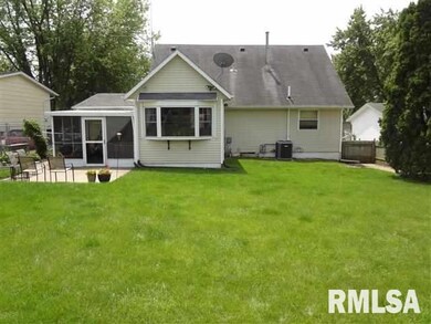 2514 W 59th St, Davenport, IA 52806 - photo 2