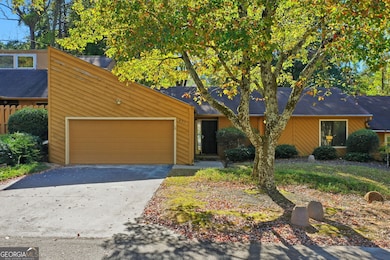 893 Lake Hollow Blvd SW, Marietta, GA 30064 - photo 3