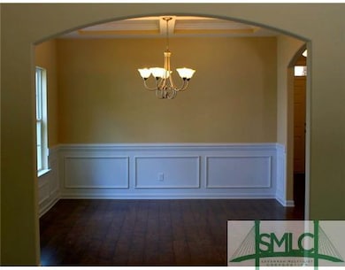 Dining Room. Formal Dining room with crown molding