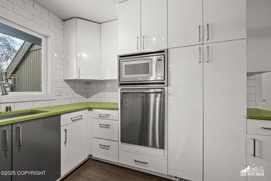 22-6469villagepkwy_ZHM_022