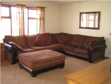 Nice-sized livingroom