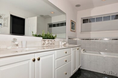 806 Old Checker Rd unit D1, Buffalo Grove, IL 60089 - photo 4