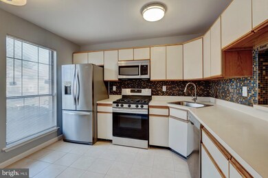 4 Lyon Ln unit 19E, Franklin Park, NJ 08823 - photo 3