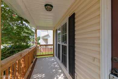 302 Richmond Dr, Jacksonville, NC 28540 - photo 4