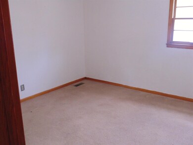 312 Chestnut Dr, Shelbyville, TN 37160 - photo 4