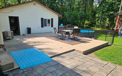 514 W Mill St, Montgomery, IN 47558 - photo 4