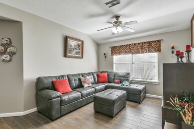 806 W Sealy St, Alvin, TX 77511 - photo 7