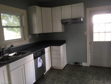 290 Sandusky St, Conneaut, OH 44030 - photo 6