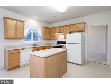 1015 Fallbrook Ln, Pottstown, PA 19464 - photo 7