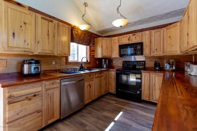 003 Kitchen (5)