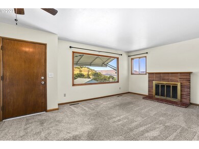 1628 Nevada St, the Dalles, OR 97058 - photo 5