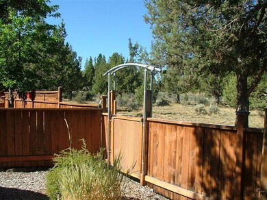 1113 SE Palmwood Ct, Bend, OR 97702 - photo 4