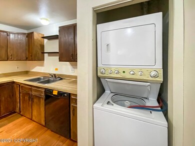 Kitchen & Laundry