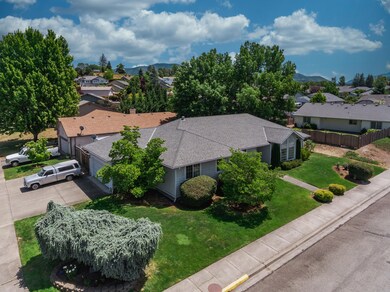 1819 W Harbeck Rd, Grants Pass, OR 97527 - photo 4