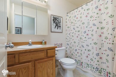 Bathroom 1_KI_IMG_2373-SMALL