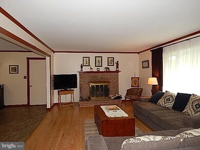 2946 Jefferson Dr, Chambersburg, PA 17201 - photo 3