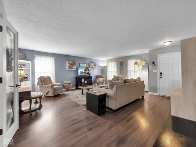 2368 Monarchy Ln, Greenwood, IN 46143 - photo 7