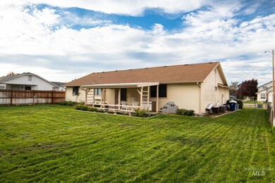 337 S Valley Dr, Nampa, ID 83686 - photo 2