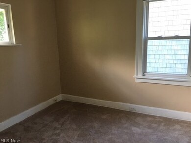 917 Greyton Rd, Cleveland, OH 44112 - photo 7