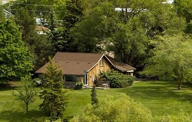 714 & 800 7th Ave W