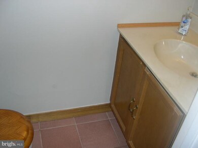 12216 Wye Oak Commons Cir unit 52, Burke, VA 22015 - photo 3