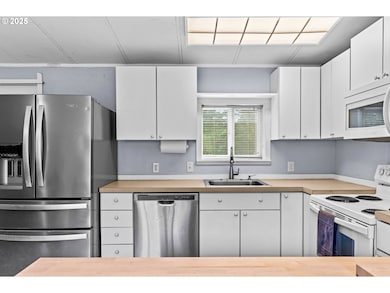 90245 Sheffler Rd, Elmira, OR 97437 - photo 6