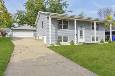 4225 Pineview Dr NE, Cedar Rapids, IA 52402 - photo 3