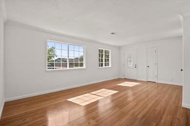 635 Nicklaus Ave Livingroom