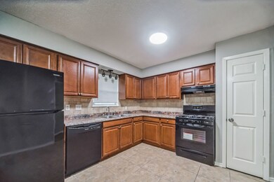 5911 Shirley Mae Ln, Houston, TX 77091 - photo 3