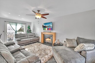 LIVING ROOM (11)