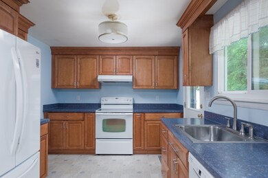 6 Laurie Ln, Framingham, MA 01701 - photo 7