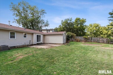 3212 W 13th St, Davenport, IA 52804 - photo 5