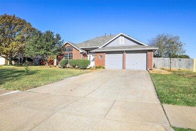709 Parkland Ct, Hurst, TX 76053 - photo 4