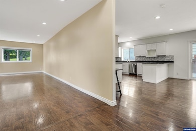 251 Fairview St, Silverton, OR 97381 - photo 7