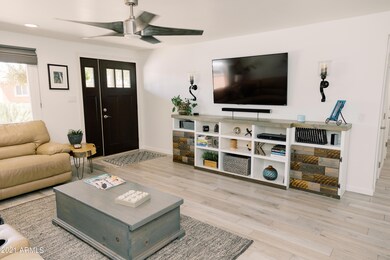 Living Room/Entry