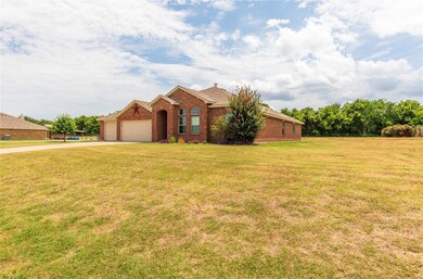 148 Creekwood Ranch Rd, Azle, TX 76020 - photo 3