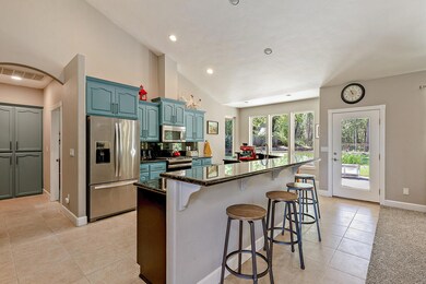 Huge kitchen with Huge breakfast bar!
