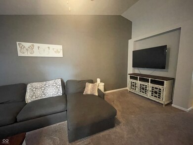 2018 Abbey Ln, Columbus Township, IN 47201 - photo 7