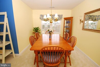 11812 Eton Manor Dr unit 303, Germantown, MD 20876 - photo 3