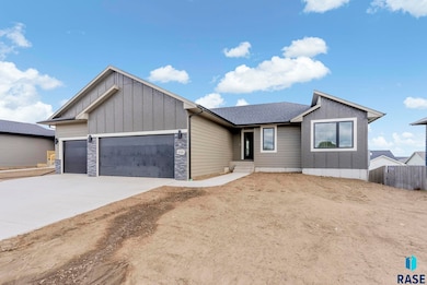 616 N Yankee Ave, Sioux Falls, SD 57110 - photo 2