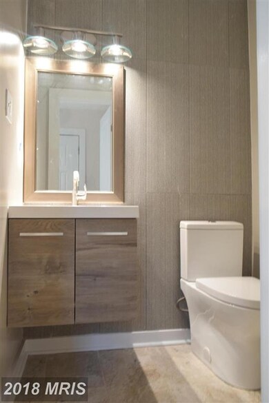 529 Peacock Dr, Hyattsville, MD 20785 - photo 4