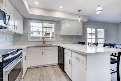 2824 E Clarendon Ave-36