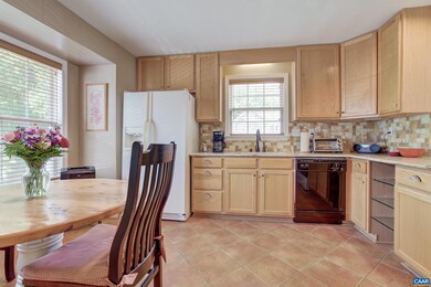 998 Riverrun Dr, Charlottesville, VA 22901 - photo 3