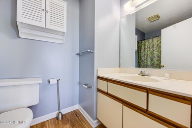 04-Resort Rodanthe B12 - Bathroom-1
