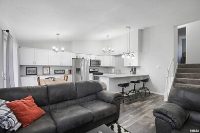 4023 Lillie Ave unit 404, Davenport, IA 52806 - photo 6