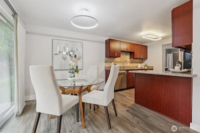 There's room for everyone at the table here - no cramped dining quarters!