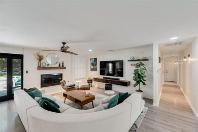 1401 Woodvine Dr, Euless, TX 76040 - photo 7