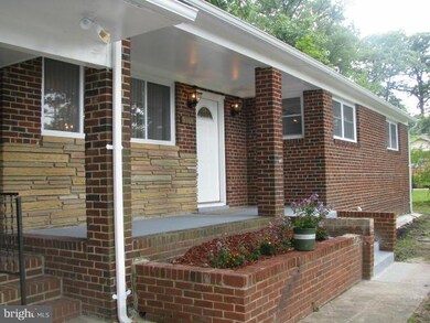 5301 Brinkley Rd, Temple Hills, MD 20748 - photo 2